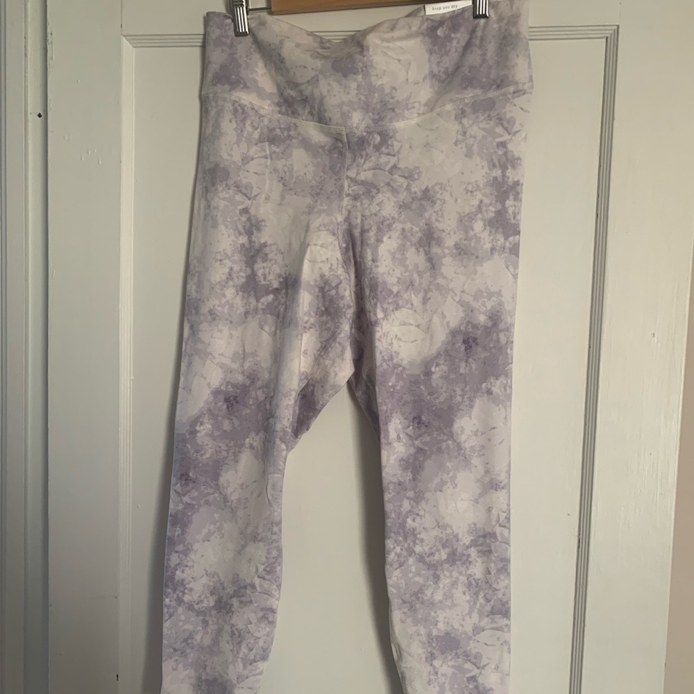 Old Navy Women's Extra High-Rise PowerChill Hidden Pocket 7/8 Length Leggings